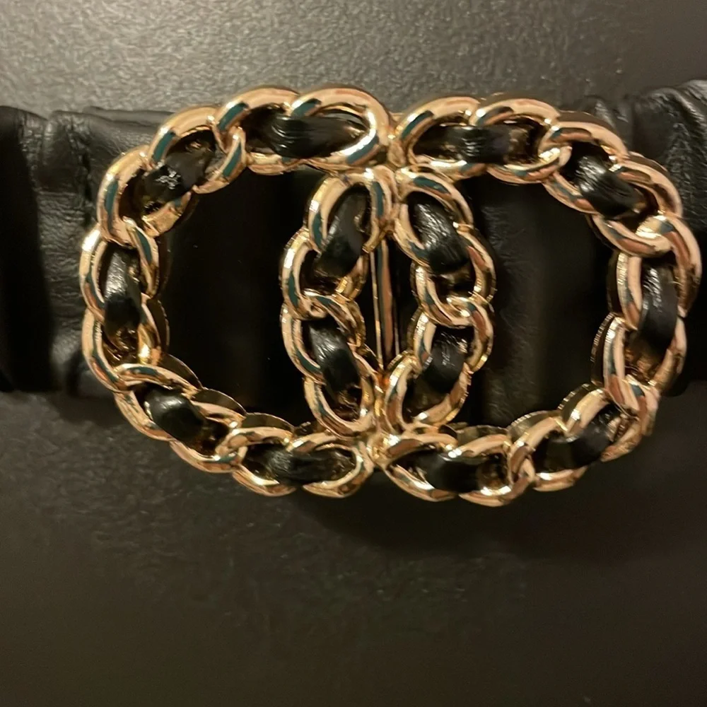 Black Faux Leather Stretch Elastic With Gold Metal Woven Circle Buckle Belt OS